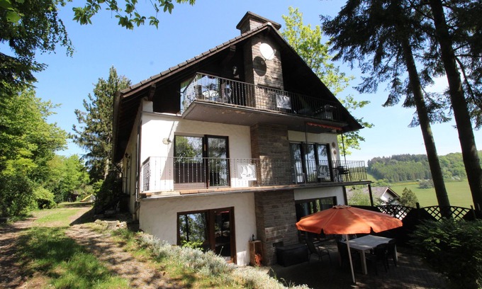 Immerath Apartment | Cozy, comfortably furnished apartment for up to 7 people with balcony