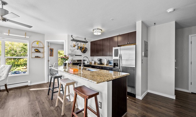 Parkside Condo | Cozy Condo in North Boulder - Rooftop Patio/Views - 30+ Day