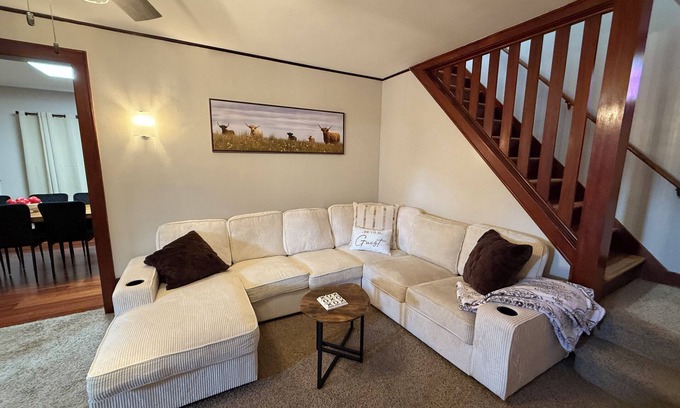 Salina Cottage | Cozy Corner Cottage - 4 Bedroom Home
