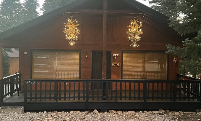 Duck Creek Village Cabin | Cozy Corner Cabin