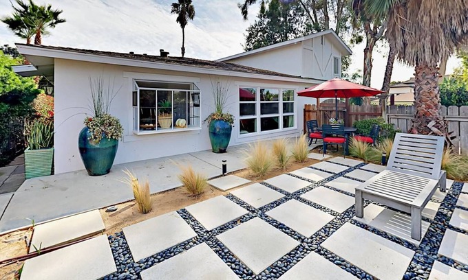 East Side Costa Mesa House | Cozy Costa Mesa house next to Newport Beach