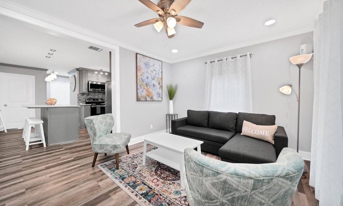 Northside House | 🏡Cozy Cottage Gated & Pet Friendly Sleeps 6🐶