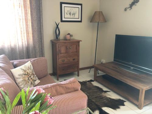 Winston Park Apartment | Cozy Cottage in Peaceful Winston Park