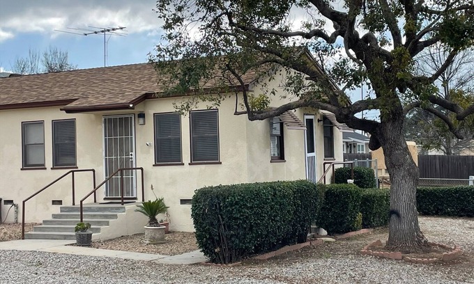 Yucaipa Cottage | Cozy Cottage near historic uptown Yucaipa CA,