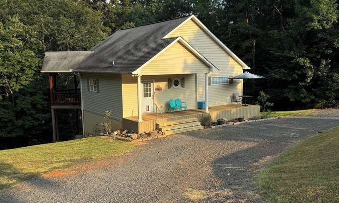 Albemarle House | Cozy Cottage near Lake Tillery, Uwharrie Forest. Bring boat or kayaks!
