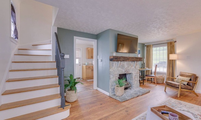 Portsmouth Cottage | Cozy Cottage on Coles Charming 2-bedroom cottage in Portsmouth with AC, WiFi