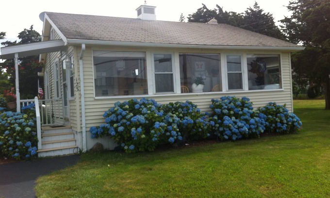 Fairhaven Cottage | Cozy cottage on West Island