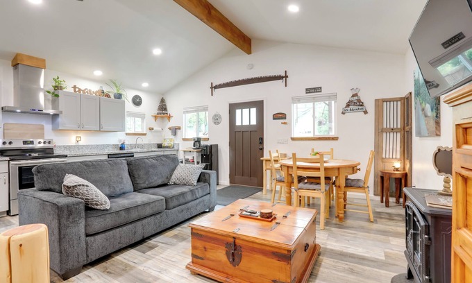 Placerville Apartment | Cozy Cottage w/Park Pass, 1 Mi to Jenkinson Lake!