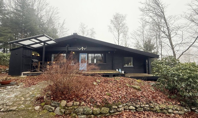 Knared House | Cozy cottage with proximity to fishing | SE02005