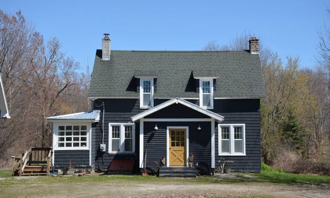 Chazy House | Cozy Cottage with walking access to Lake