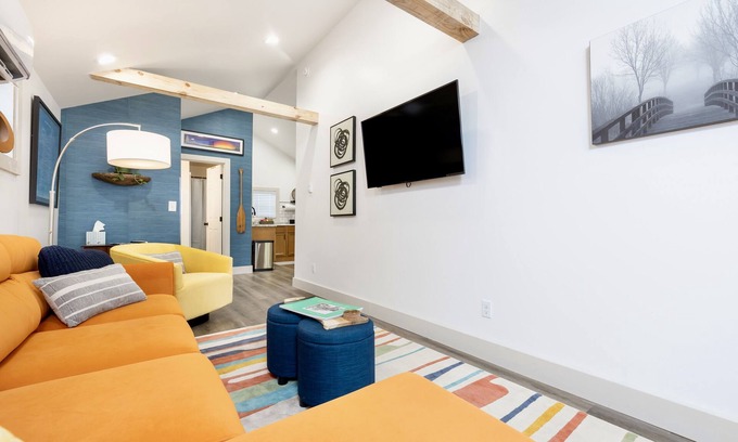 Lakeview House | Cozy Cottages on Orchard Island- Pet Friendly !