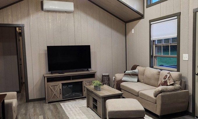 Sullivan Cabin | Cozy Country Cabin - Sleeps 6 - with Hot Tub