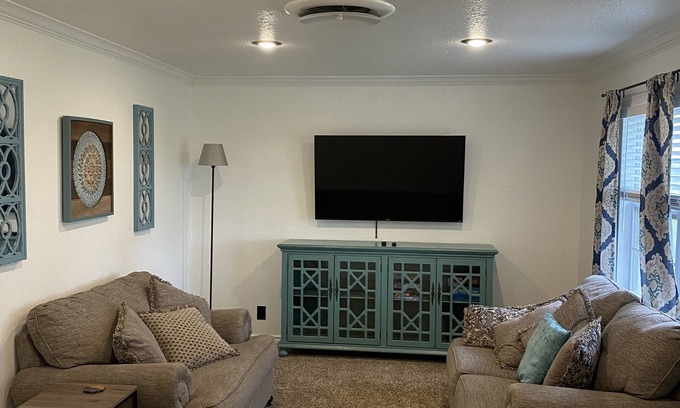 Comanche Other | Cozy Country Home 5 min from Proctor Lake and Par Country Club.