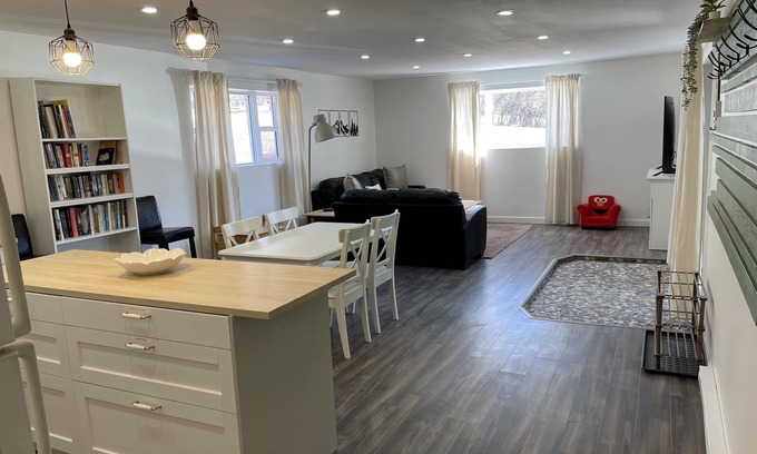 Golden House | Cozy Country Mountain Nest - Mountain views - Family Friendly - Pet Friendly