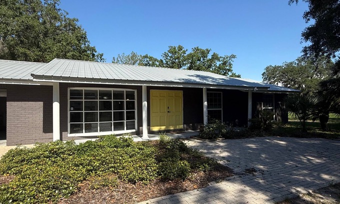 Dade City House | Cozy Countryside Retreat — 3 bedroom home with WiFi and AC in Dade City Florida