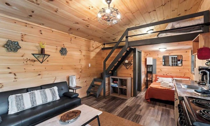 Primrose Cabin | Cozy Couples and Climbing Getaway in Heart of RRG!