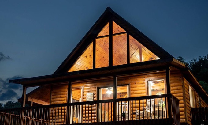 Powell Cabin | Cozy Creekside Cabin - Sleeps 6 - Perfect for campfires & making memories