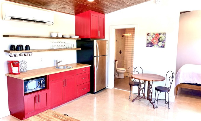Dripping Springs House | Cozy/Cute Tiny House close to wineries, wedding venues & outdoor fun