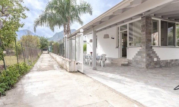 Carini House | Cozy detached cottage with outdoor spaces. Ideal for families.