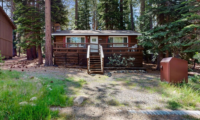 Tahoe Paradise Cabin | Cozy, dog-friendly cabin with large private deck, fireplace, BBQ-close to trails