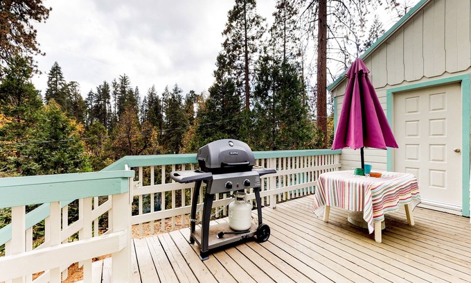 West Village House | Cozy Dog-Friendly Cabin with WiFi Near Shaver Lake, Village, & More