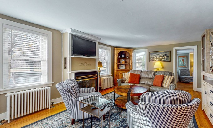 Dorset House | Cozy dog-friendly home, fenced yard, gas fireplace, BBQ, wifi, partial a/c, w/d