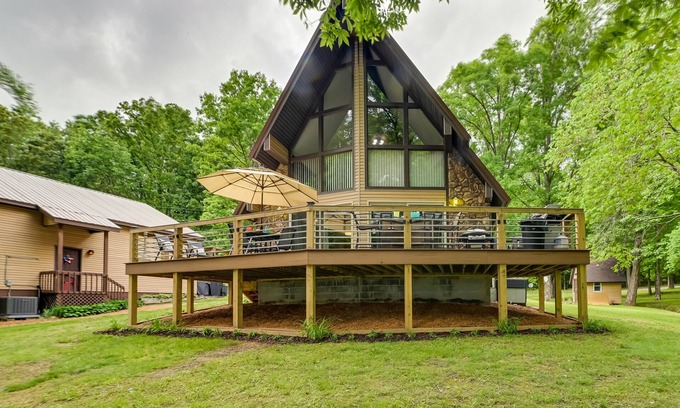 Dover House | Cozy Dover Home w/Boat Dock, Fire Pit & Deck!
