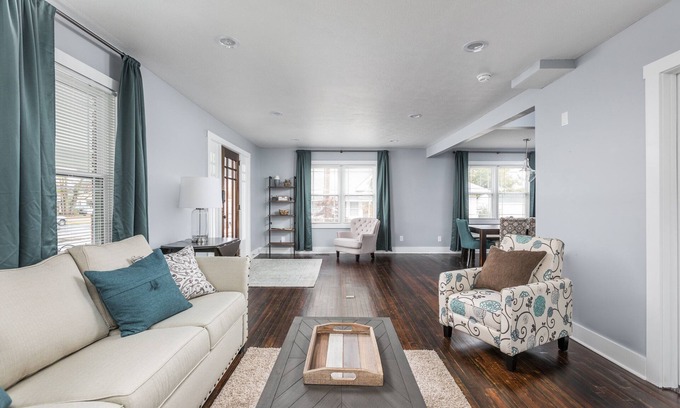 Greenwood House | Cozy Downtown Greenwood Retreat - Walkable to Everything