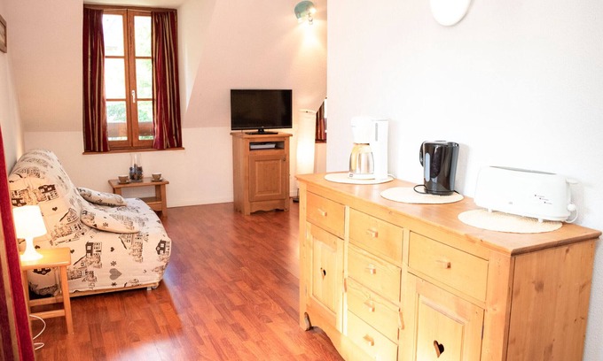 Vignec Apartment | Cozy Duplex with Balcony and Pool Access in Vignec, Sleeps 4