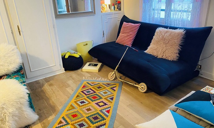 Faubourg Saint-Germain Apartment | Cozy Eiffel Tower Design Studio