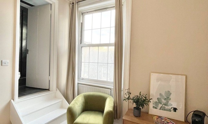St. Pancras and Somers Town Apartment | Cozy en-suite in Camden