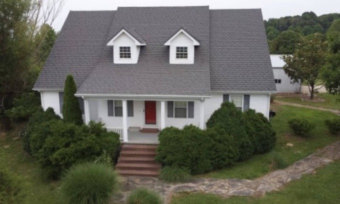 Herod Other | Cozy Farmhouse with 4 Bedrooms and 3 Baths