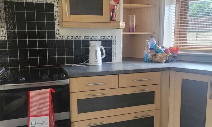 Peterhead Cottage | Cozy Fresh Cottage in Peterhead, views of North Sea coasts.