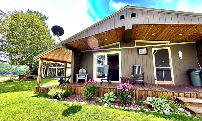 Allagash Cabin | Cozy Getaway - Relax & Unwind - Outdoor Kitchen & Cedar Hot Tub-Riverfront View