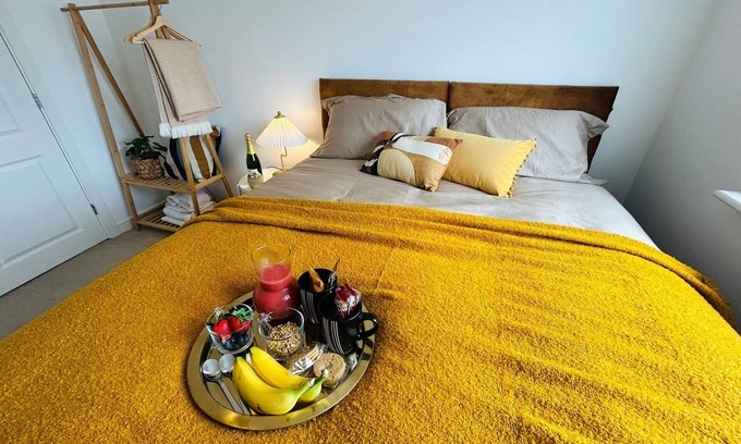 Patchway House | Cozy Glam 4 Bed Garden House Patchway Sleep 7