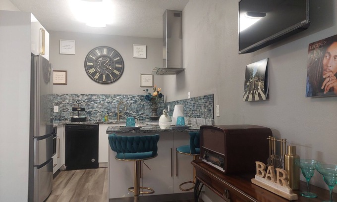 Temple Terrace House | Cozy Guest House in Golf Course Community Minutes to Adventure Island