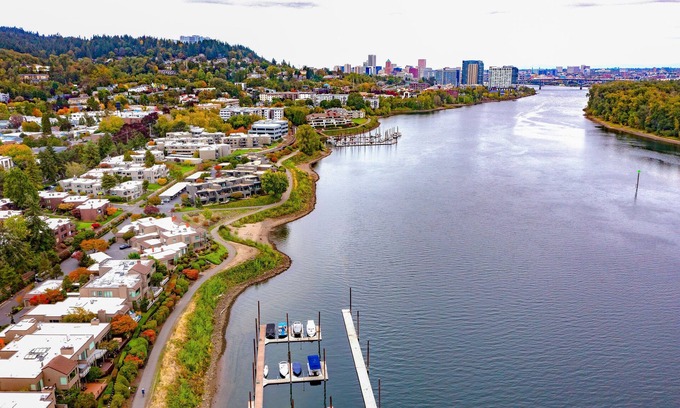Johns Landing House | Cozy Guest Suite Attached to the Back of a Residence in the heart of Portland