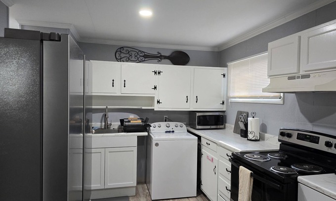 Hampton House | Cozy Haven in Hampton Roads – Near Beaches, Military Bases & Historic Sites!