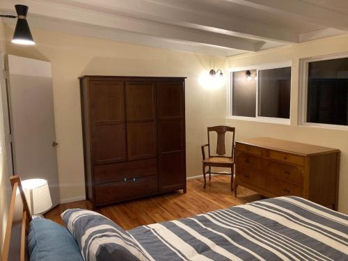 Eureka House | Cozy Hideaway and Hot Tub. Pet Friendly.