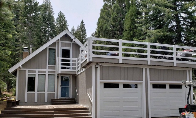 Lake Almanor West Cabin | Cozy Hilltop Cabin in Lake Almanor