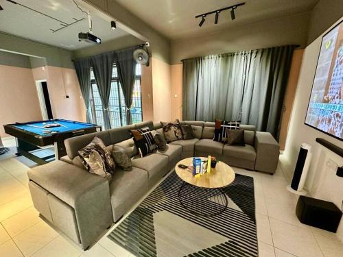 Bukit Indah House | Cozy Holiday Home Karaoke BBQ Bukit Indah JB
