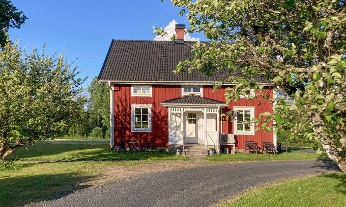 Hestra House | Cozy home in Hestra with kitchen