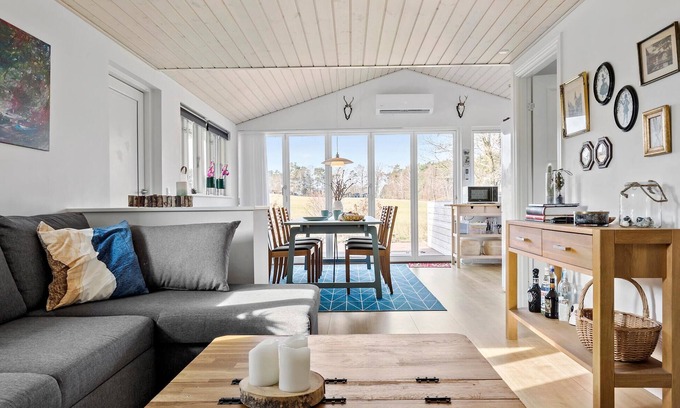 Skødshoved Strand House | Cozy home in Knebel with sauna