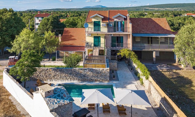 Sibenik House | Cozy home in Mirlovic Zagora