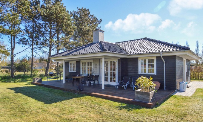 Næsby Strand House | Cozy home in Nakskov with WiFi