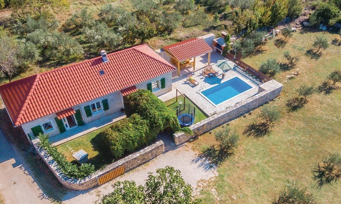 Puljane House | Cozy home in Necven with kitchen