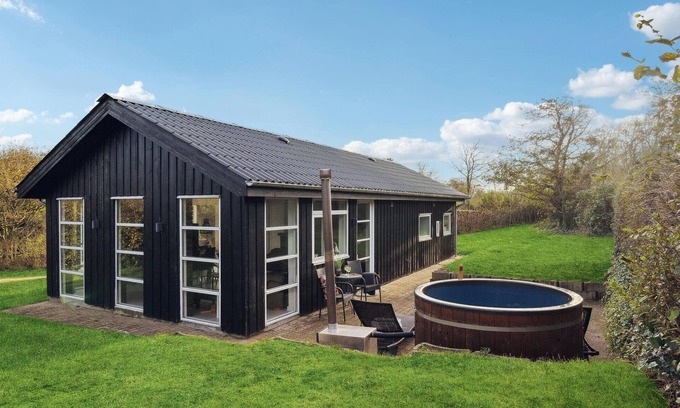 Remmer Strand House | Cozy home in Struer with WiFi