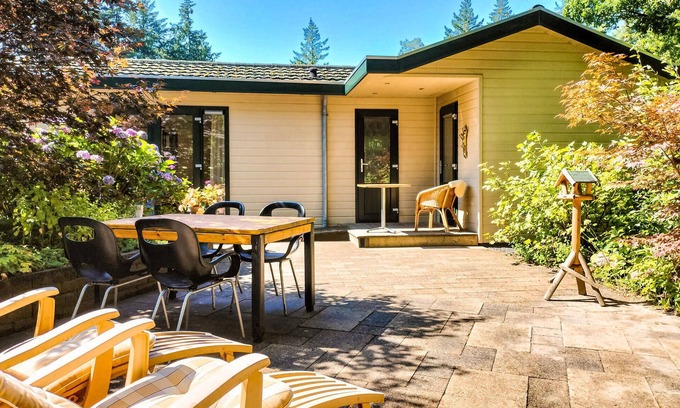 Vorden House | Cozy home in Vorden with kitchen