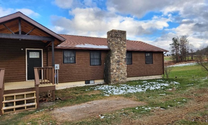 Sabinsville House | Cozy home located on 10 acres with a pond for fishing and kayaking.