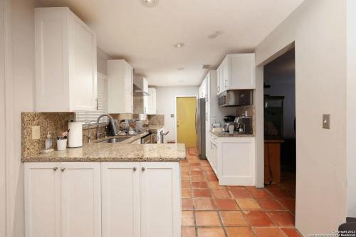 North San Antonio - SAT House | Cozy Home Near Airport,fast EV Charger & Theater